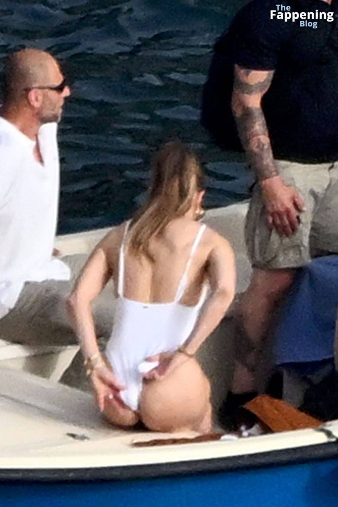 Jennifer Lopez Shows Off Her Curves in Italy (75 Photos) - #1