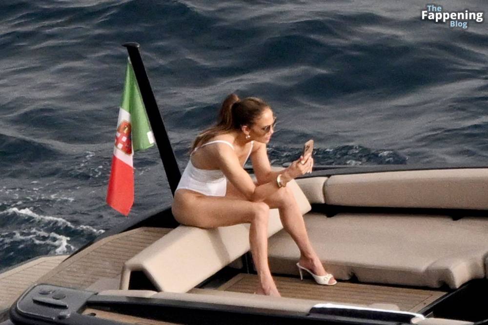 Jennifer Lopez Shows Off Her Curves in Italy (75 Photos) - #9