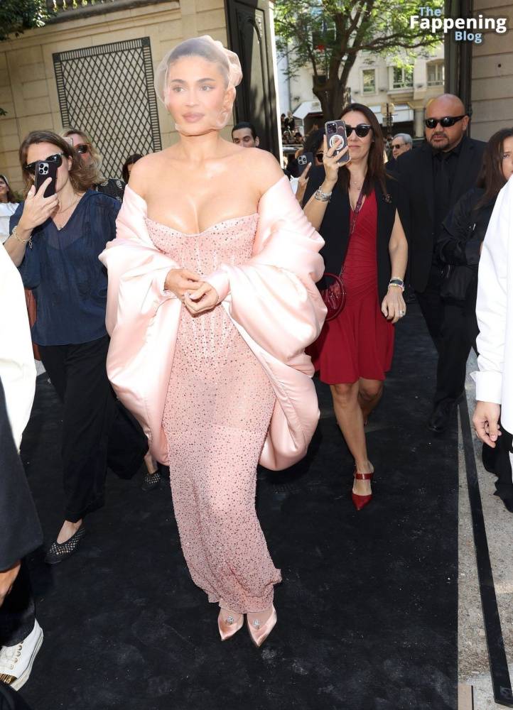 Kylie Jenner Displays Her Sexy Boobs at the Schiaparelli Fashion Show in Paris (25 Photos) - #10