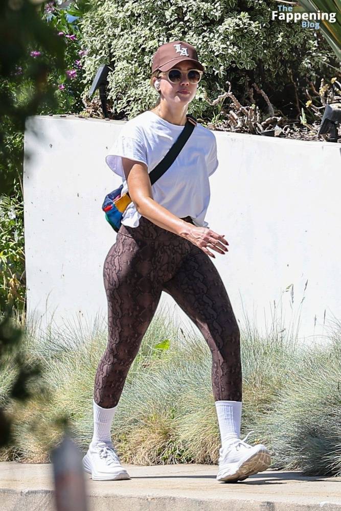 Jessica Alba Shows Off Her Sexy Butt Wearing Leggings in Beverly Hills (23 Photos) - #17