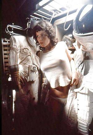 Sigourney Weaver / official_sigourneyweaver Nude Leaks - Fapello - #28