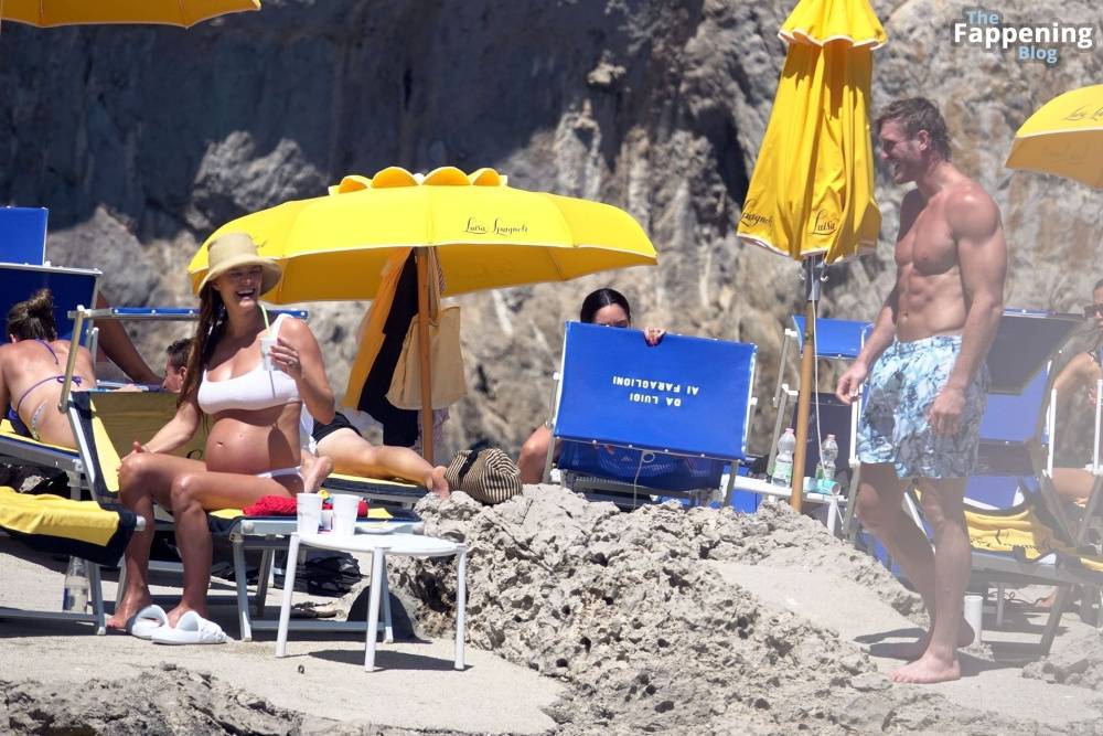 Nina Agdal & Logan Paul Enjoy Their Holiday in Capri (40 Photos) - #20