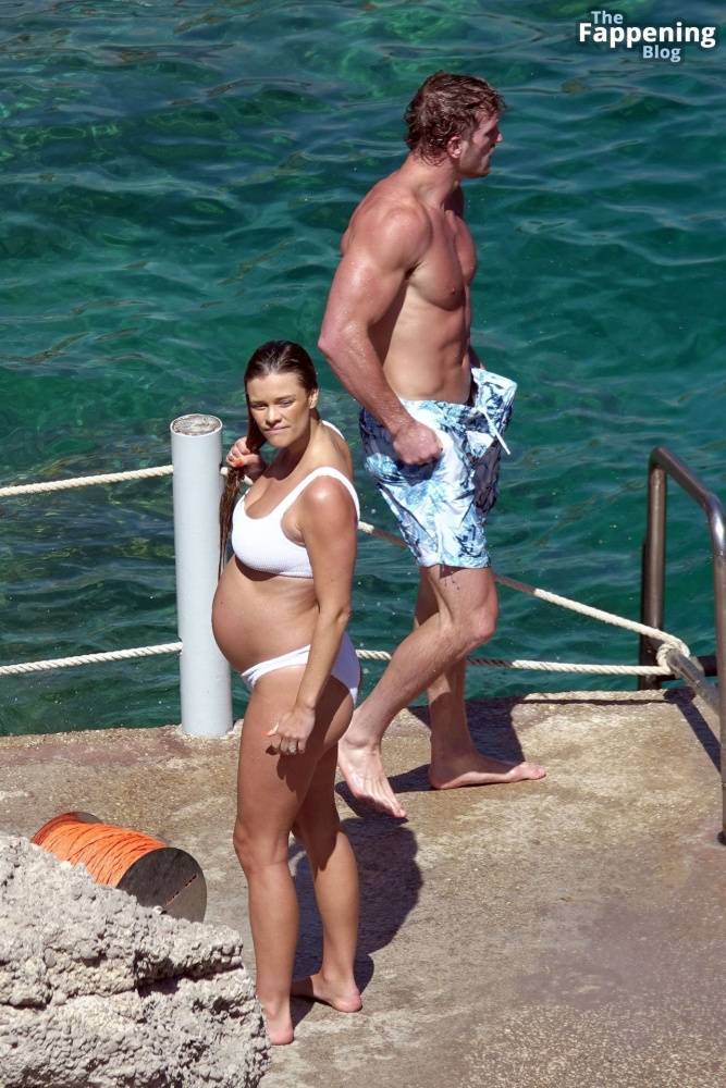 Nina Agdal & Logan Paul Enjoy Their Holiday in Capri (40 Photos) - #32