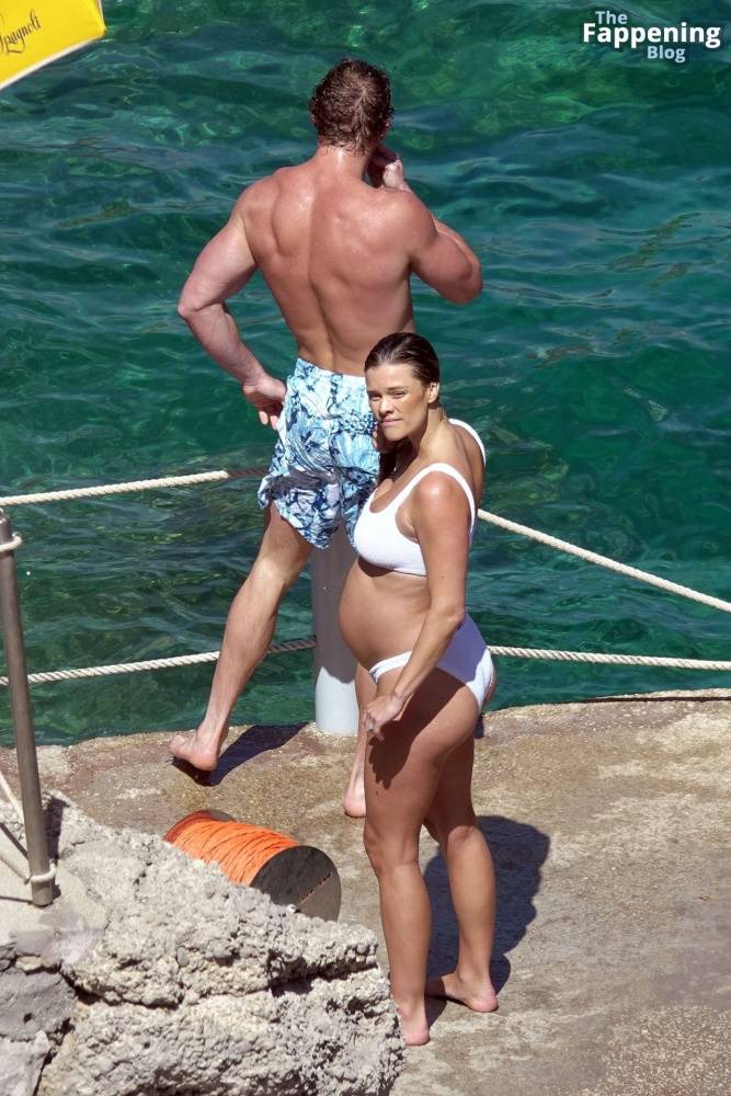 Nina Agdal & Logan Paul Enjoy Their Holiday in Capri (40 Photos) - #31
