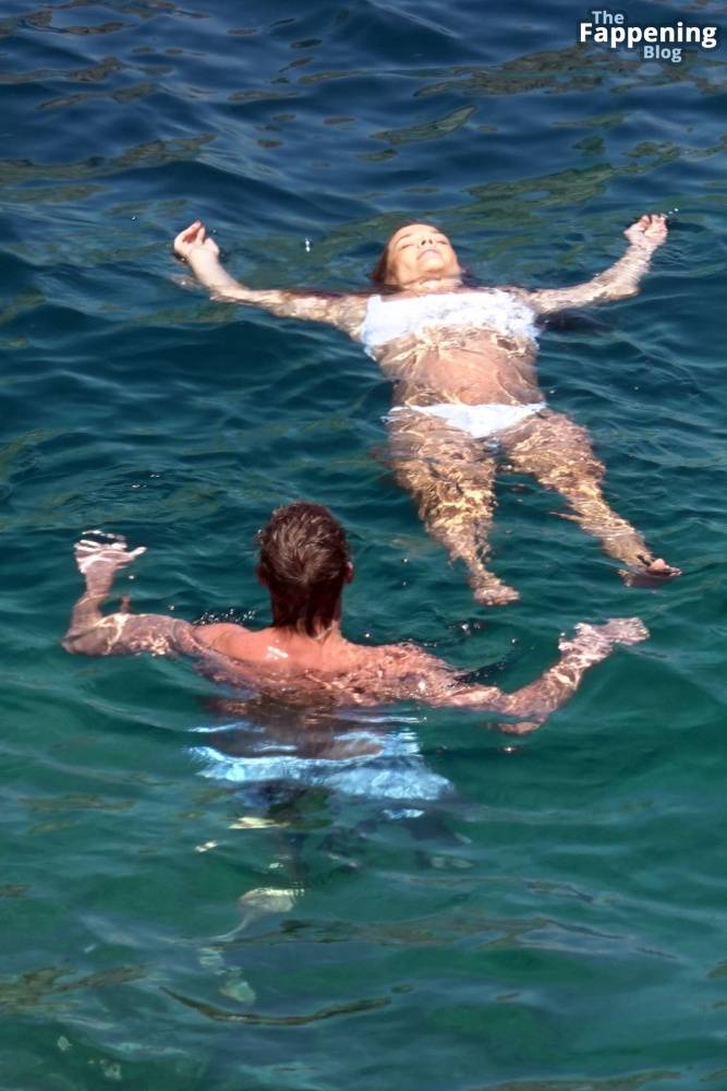 Nina Agdal & Logan Paul Enjoy Their Holiday in Capri (40 Photos) - #14