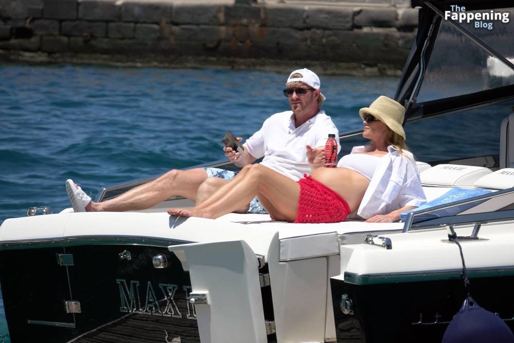Nina Agdal & Logan Paul Enjoy Their Holiday in Capri (40 Photos) - #4