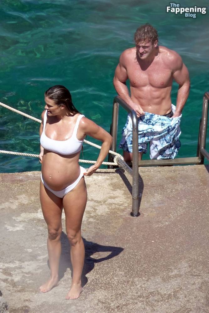 Nina Agdal & Logan Paul Enjoy Their Holiday in Capri (40 Photos) - #30
