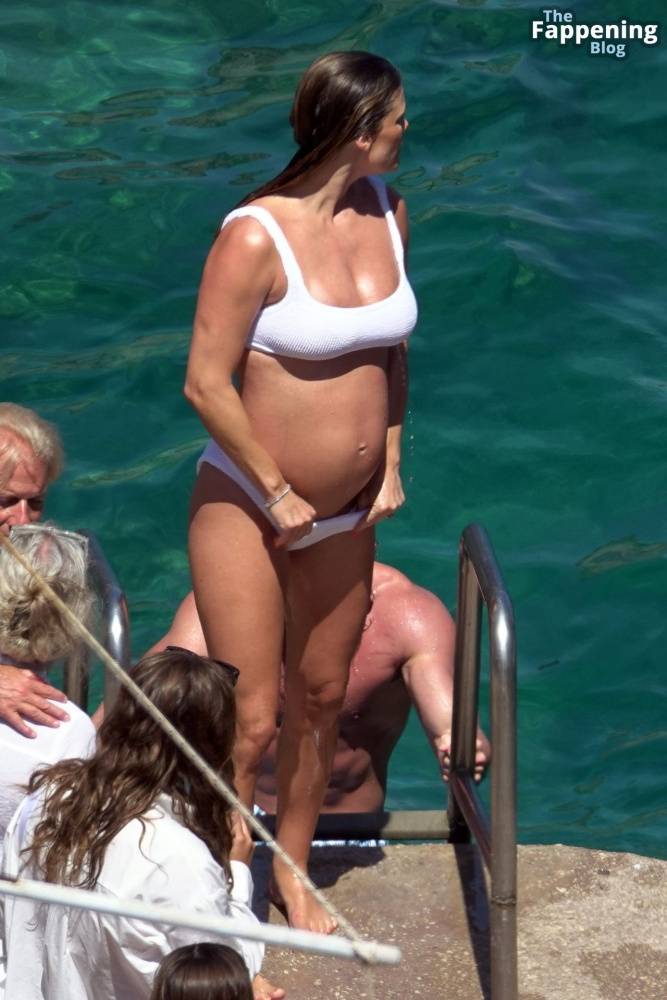 Nina Agdal & Logan Paul Enjoy Their Holiday in Capri (40 Photos) - #15