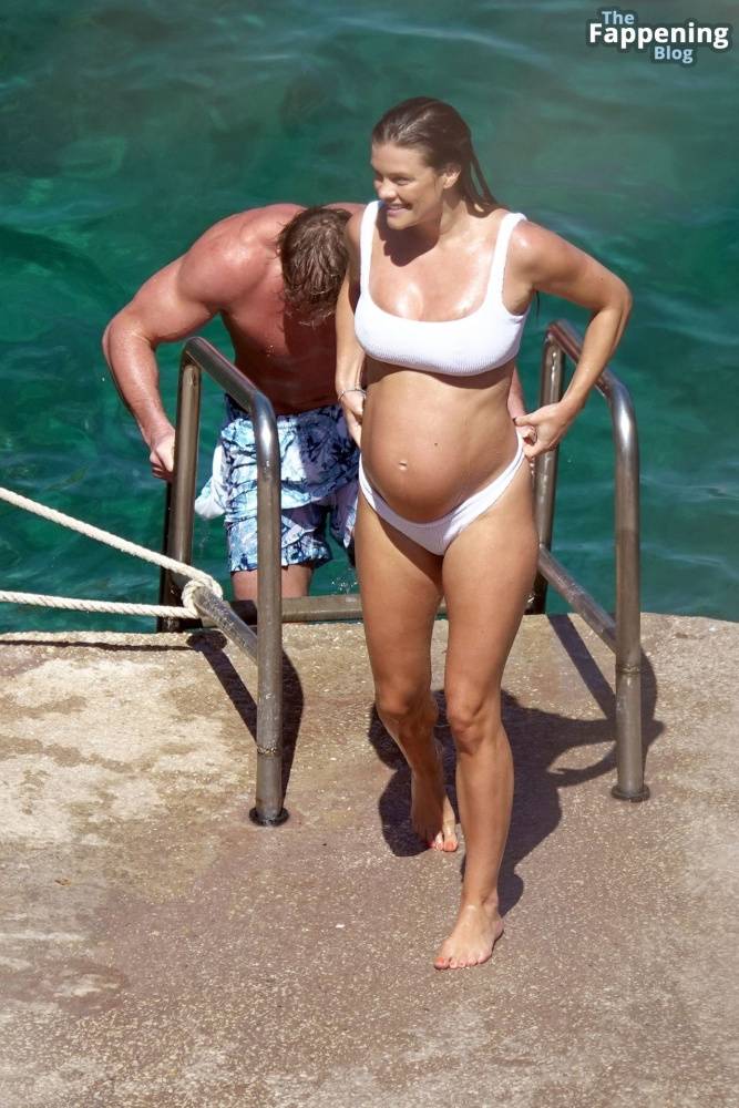 Nina Agdal & Logan Paul Enjoy Their Holiday in Capri (40 Photos) - #29