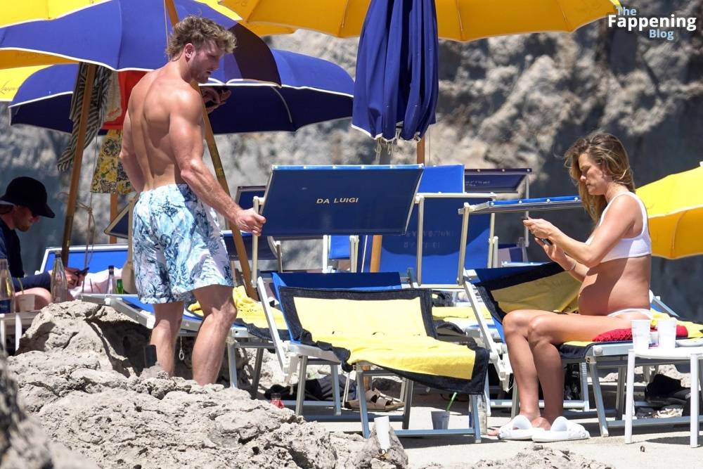 Nina Agdal & Logan Paul Enjoy Their Holiday in Capri (40 Photos) - #10