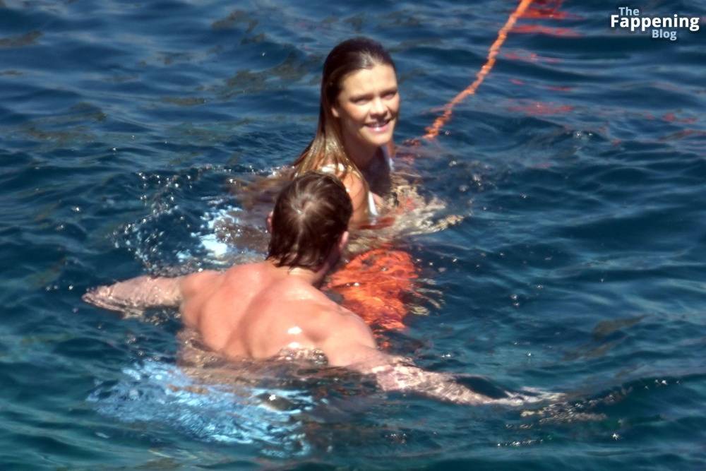 Nina Agdal & Logan Paul Enjoy Their Holiday in Capri (40 Photos) - #13