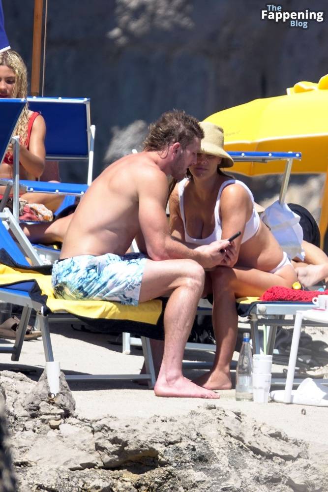 Nina Agdal & Logan Paul Enjoy Their Holiday in Capri (40 Photos) - #24
