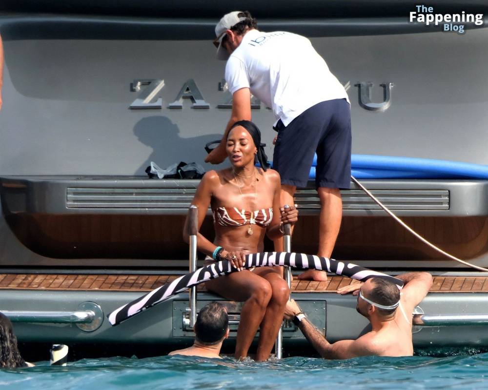 Naomi Campbell, Michelle Rodriguez, Eisa Gonzalez and Afef Jnifen are Seen Out on Holiday in Ibiza (155 Photos) - #9