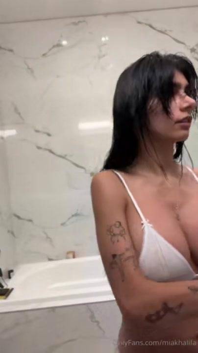 Mia Khalifa Nude Nipple Slip OnlyFans Livestream Leaked - #13