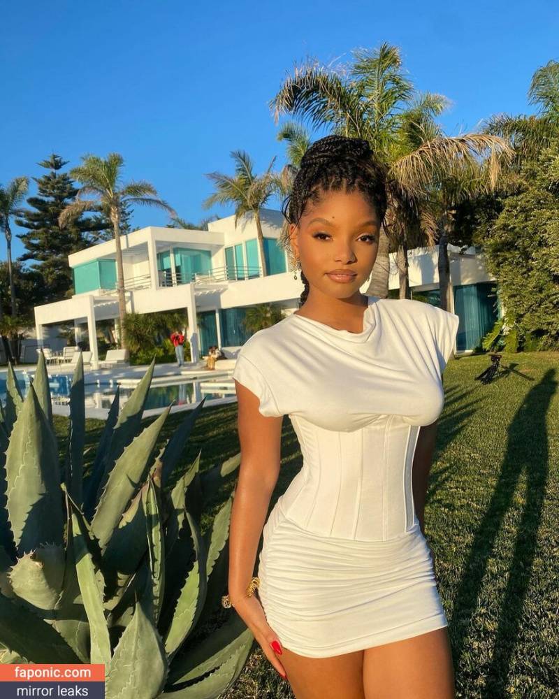 Halle Bailey aka HalleBailey aka Little Mermaid aka chloebaileyyy Nude Leaks OnlyFans - #1