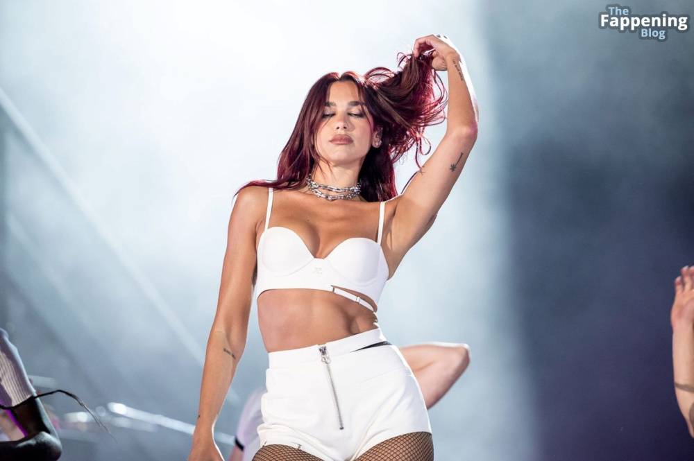 Dua Lipa Looks Sexy at the NOS Alive Festival (29 Photos) - #17