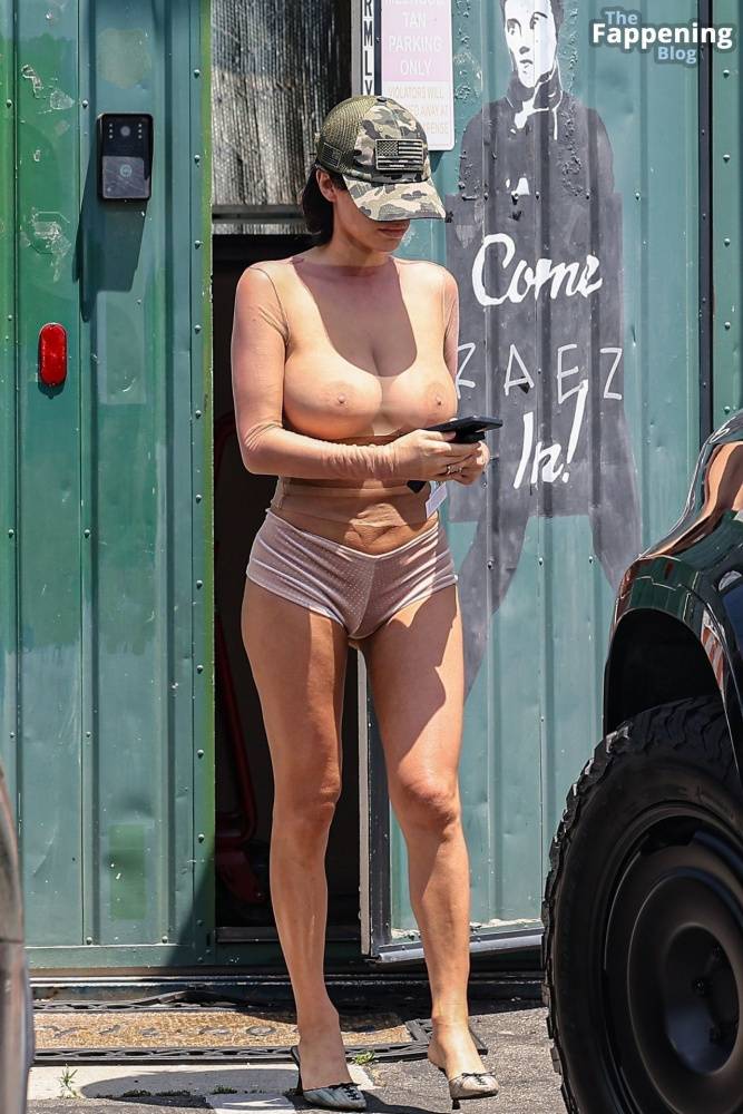 Bianca Censori Flashes Her Nude Boobs in LA (75 Photos) - #18