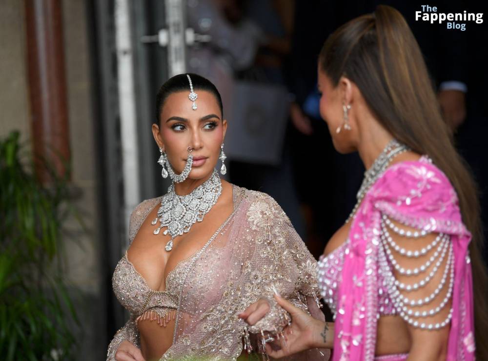 Kim Kardashian & Khloe Kardashian Look Sexy at Anant Ambani’s Wedding (22 Photos) - #14