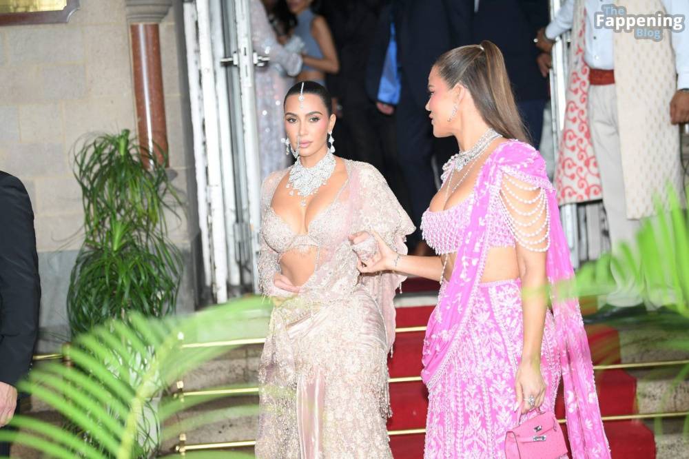 Kim Kardashian & Khloe Kardashian Look Sexy at Anant Ambani’s Wedding (22 Photos) - #11