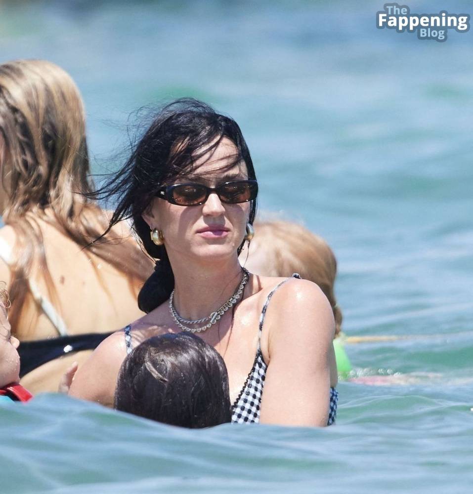 Katy Perry and Her Family Arrive at Le Club 55 in Saint-Tropez (97 Photos) - #15