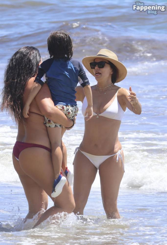 Eva Longoria Shows Off Her Curves as She Enjoys a Family Day at the Beach in Marbella (83 Photos) - #15