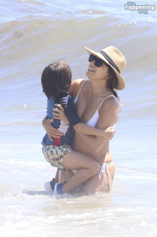 Eva Longoria Shows Off Her Curves as She Enjoys a Family Day at the Beach in Marbella (83 Photos) - #14