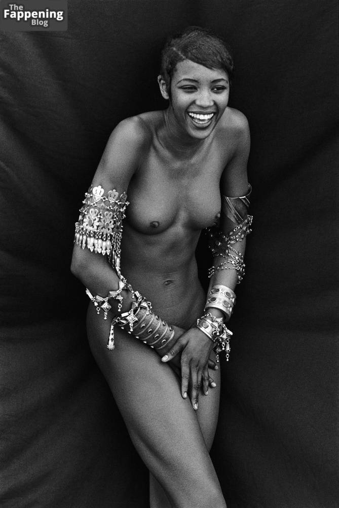 Naomi Campbell Nude & Sexy Collection (12 Photos) - #2