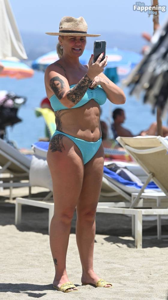 Kerry Katona Flashes Her Nude Boob on the Beach (70 Photos) - #5