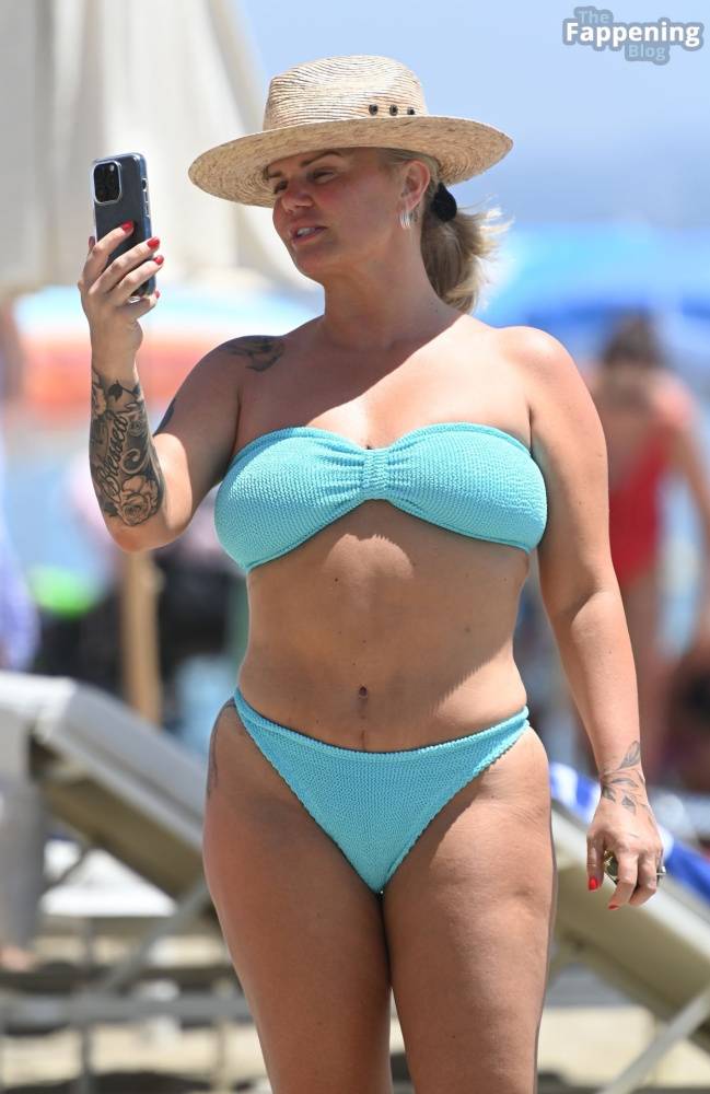 Kerry Katona Flashes Her Nude Boob on the Beach (70 Photos) - #7