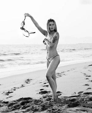 Ireland Baldwin / chloebaldwin... / irelandbasingerbaldwin Nude Leaks - #21