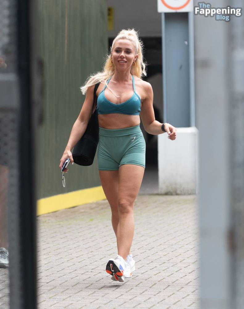 Gabby Allen Flaunts Her Toned Body While Out in Hackney Wick (20 Photos) - #18