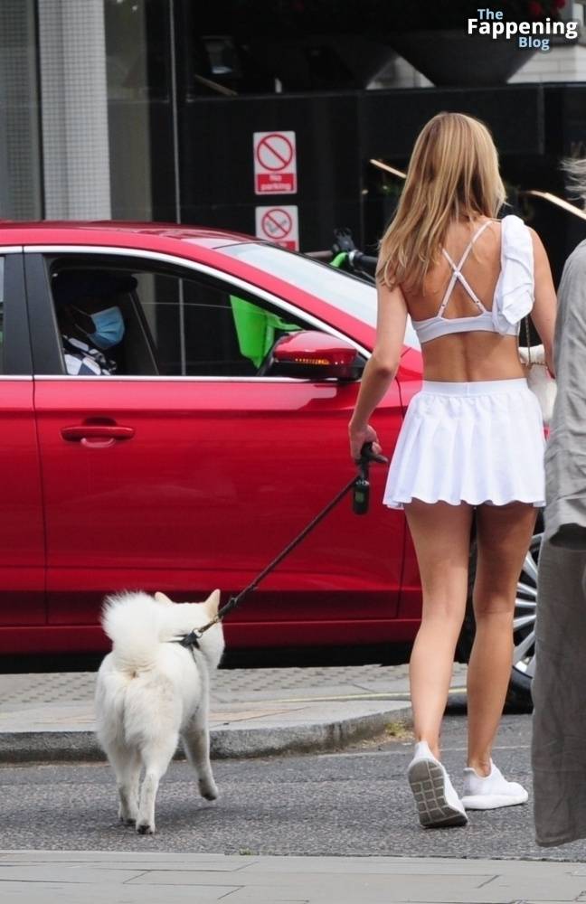 Kimberley Garner Looks Sexy in a White Outfit While Out with Friends in Chelsea (30 Photos) - #27