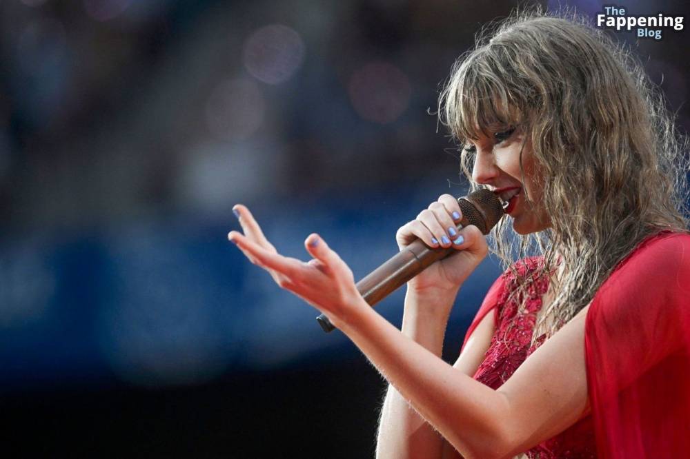 Taylor Swift Performs in Hamburg (41 Photos) - #22