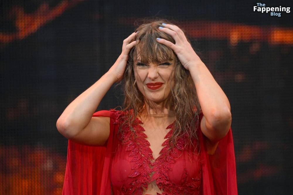 Taylor Swift Performs in Hamburg (41 Photos) - #23