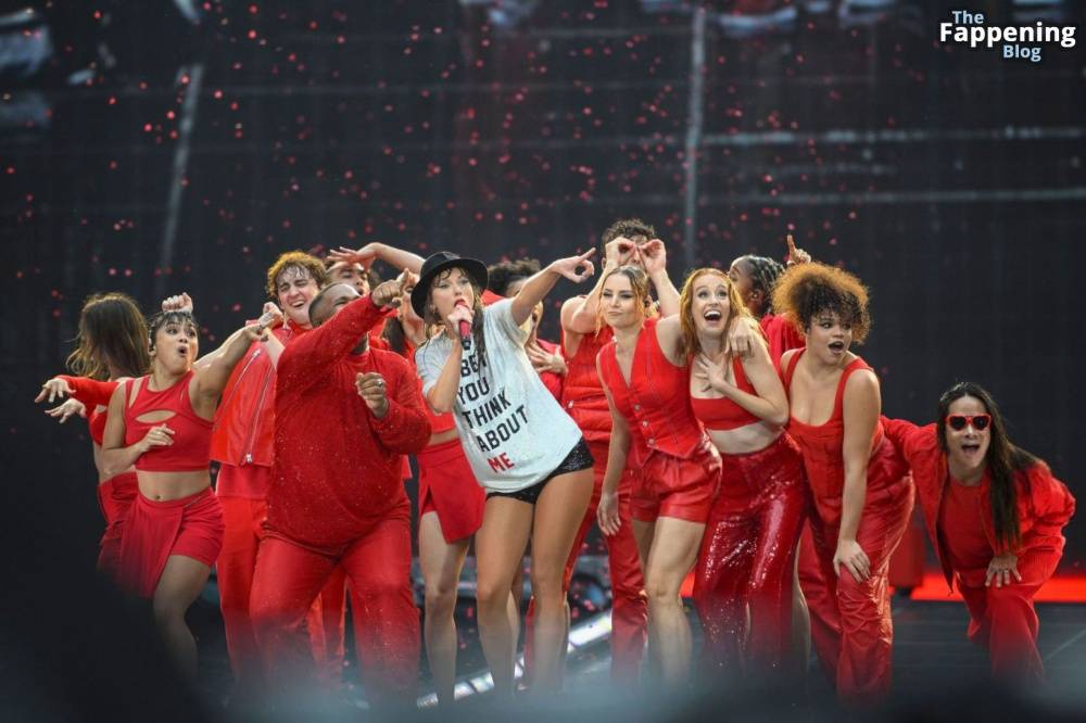 Taylor Swift Performs in Hamburg (41 Photos) - #6