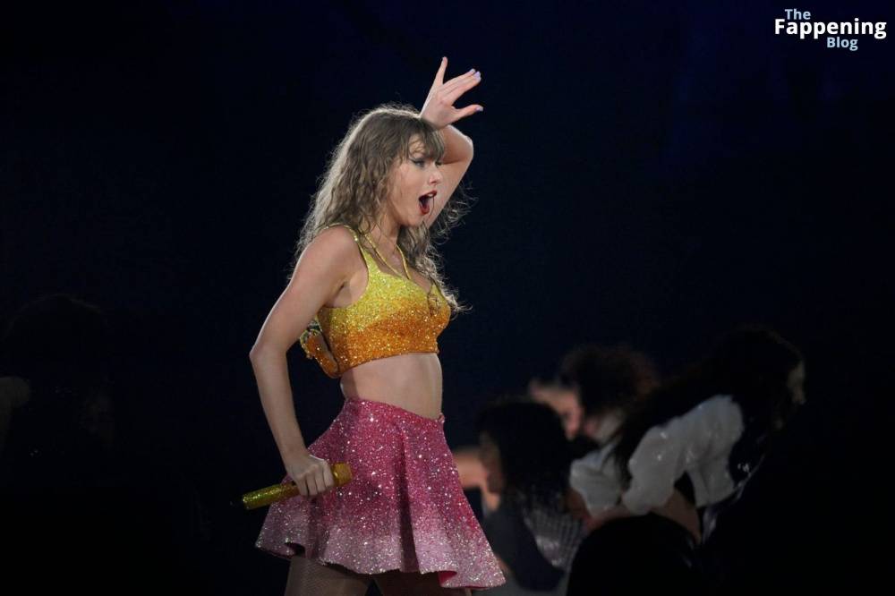 Taylor Swift Performs in Hamburg (41 Photos) - #29