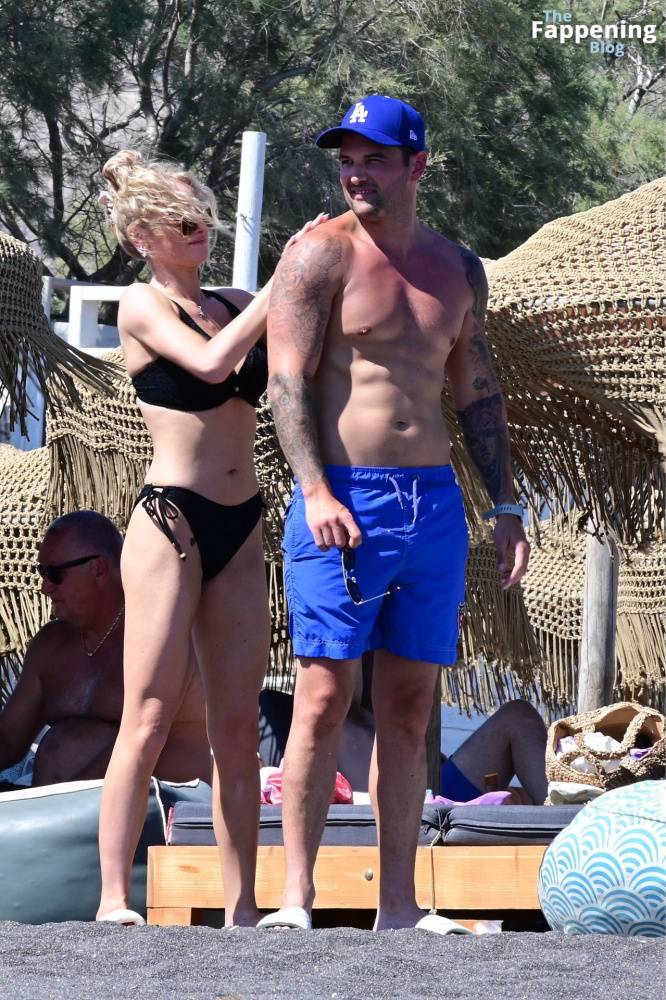 Katie McGlynn Stuns in a Black Bikini as She Hits the Beach in Santorini (29 Photos) - #18