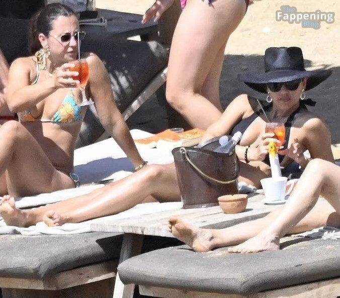 Jessica Alba Looks Sexy in a Black Bikini (15 Photos) - #8