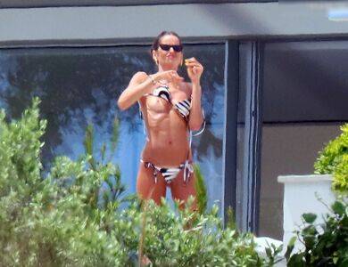 Izabel Goulart / iza_goulart / izabelgoulart Nude Leaks - #13