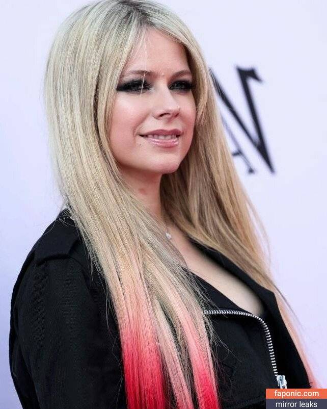 70927915 aka Avril Lavigne aka AvrilLavigne Nude Leaks OnlyFans - #6