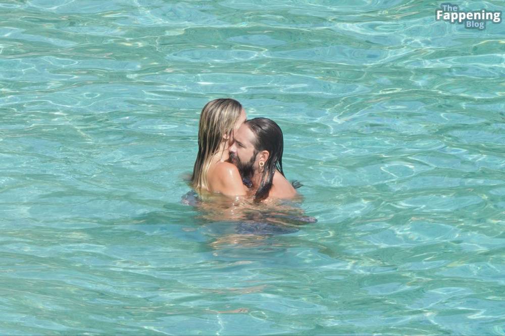 Heidi Klum Enjoys a Blissful Beach Getaway in St. Barts with Her Boyfriend (66 Nude Photos) - #8