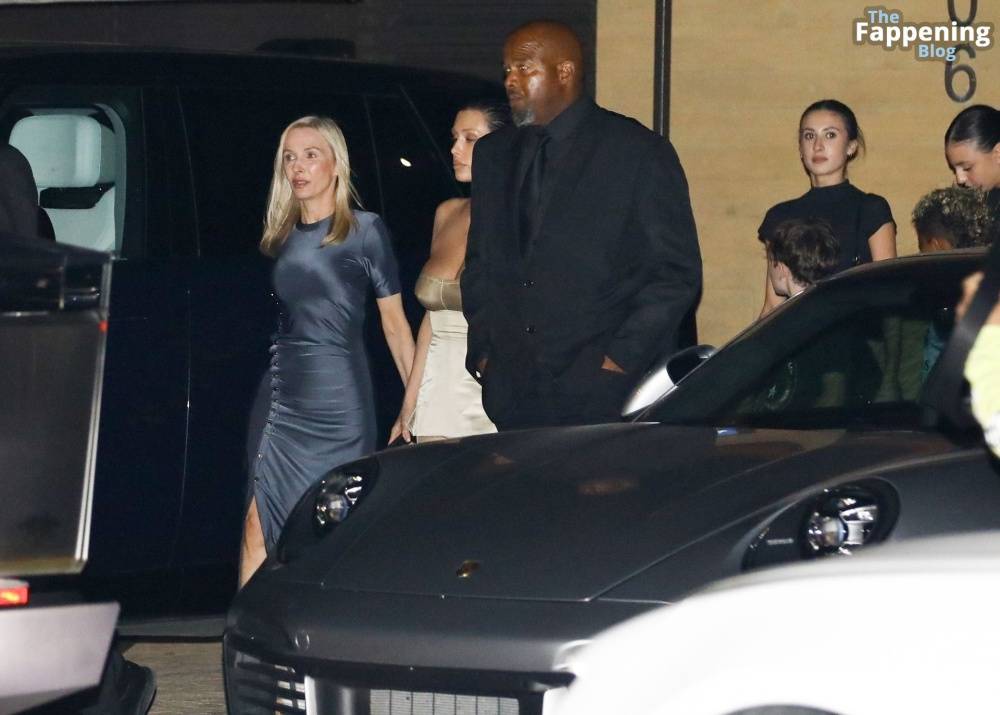 Bianca Censori Dines With Family and Kanye West’s Children at Nobu Malibu (67 Photos) - #8