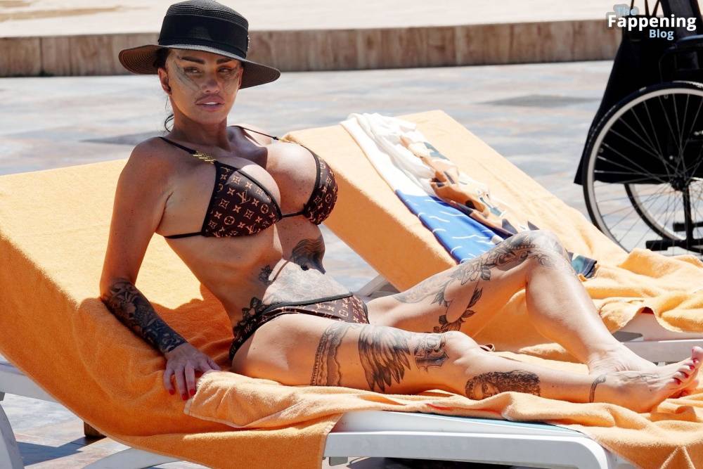 Katie Price Rocks in Her Skimpy Little Louis Vuitton Bikini Out in Turkey (63 Photos) - #19