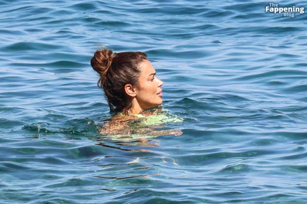 Lara Alvarez Shows Off Her Sexy Bikini Body in Palma de Mallorca (15 Photos) - #9