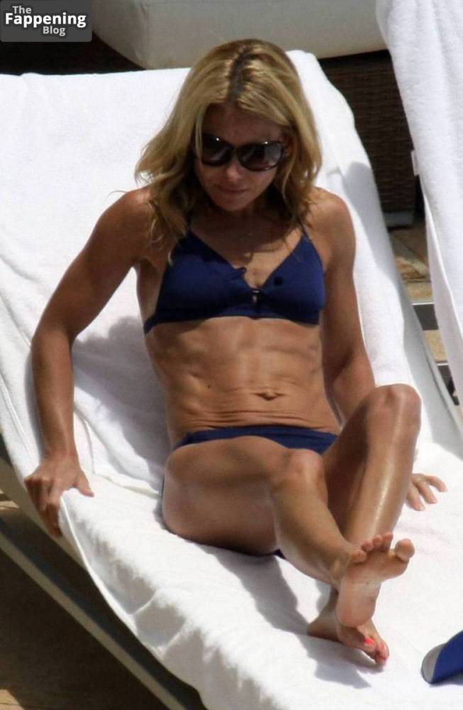 Kelly Ripa Sexy (49 Photos) - #23