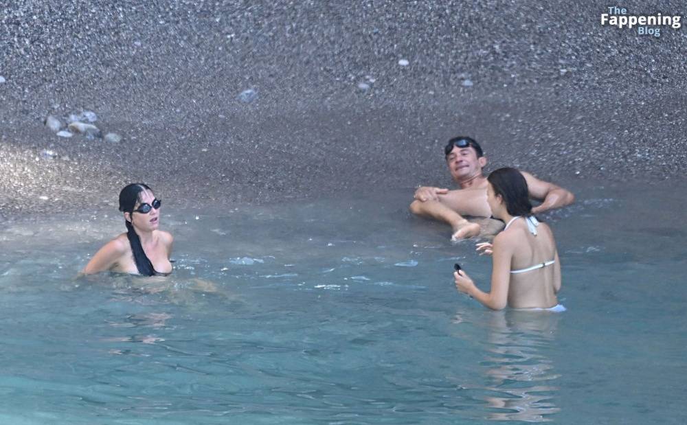 Katy Perry & Orlando Bloom Enjoy a Swim During Their European Italian Getaway (84 Photos) - #7