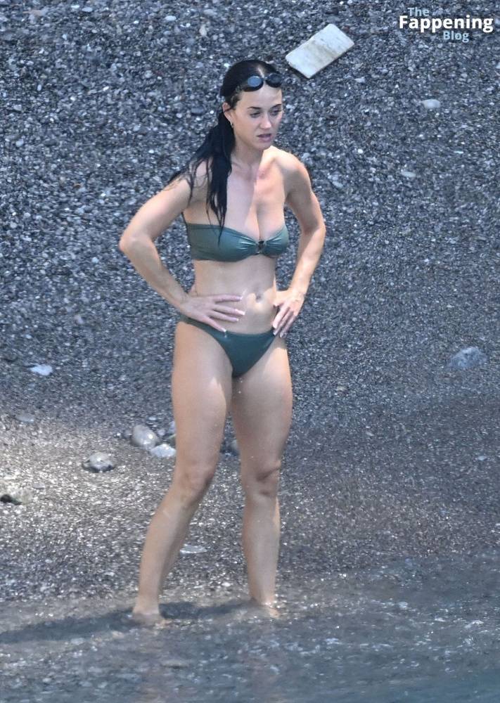 Katy Perry & Orlando Bloom Enjoy a Swim During Their European Italian Getaway (84 Photos) - #25