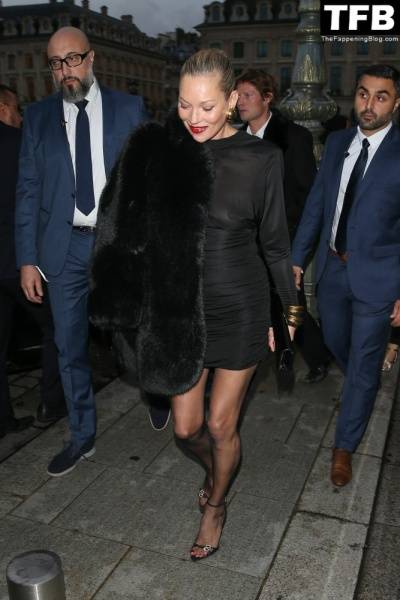 Kate Moss Flashes Her Nude Tits as She Arrives at the Saint Laurent Fashion Show in Paris - Paris on modelfansclub.com