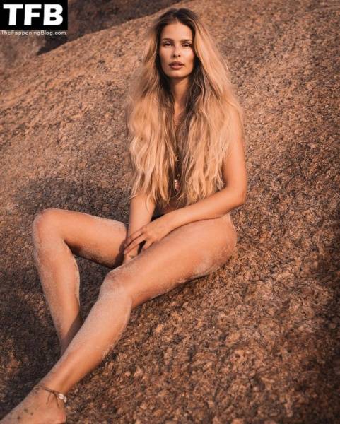 Yasmin Brunet Nude & Sexy Collection on modelfansclub.com