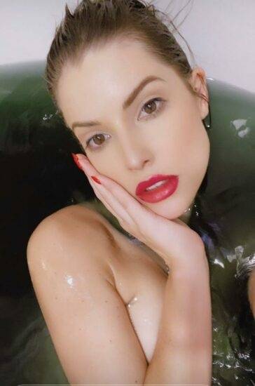 Amanda Cerny Nude Onlyfans Bath Set Leaked on modelfansclub.com